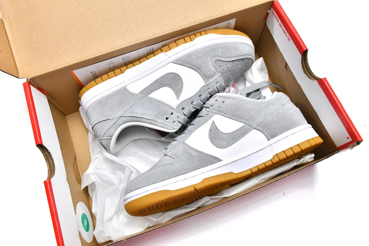 Dunk Low  SB Ash Burgundy