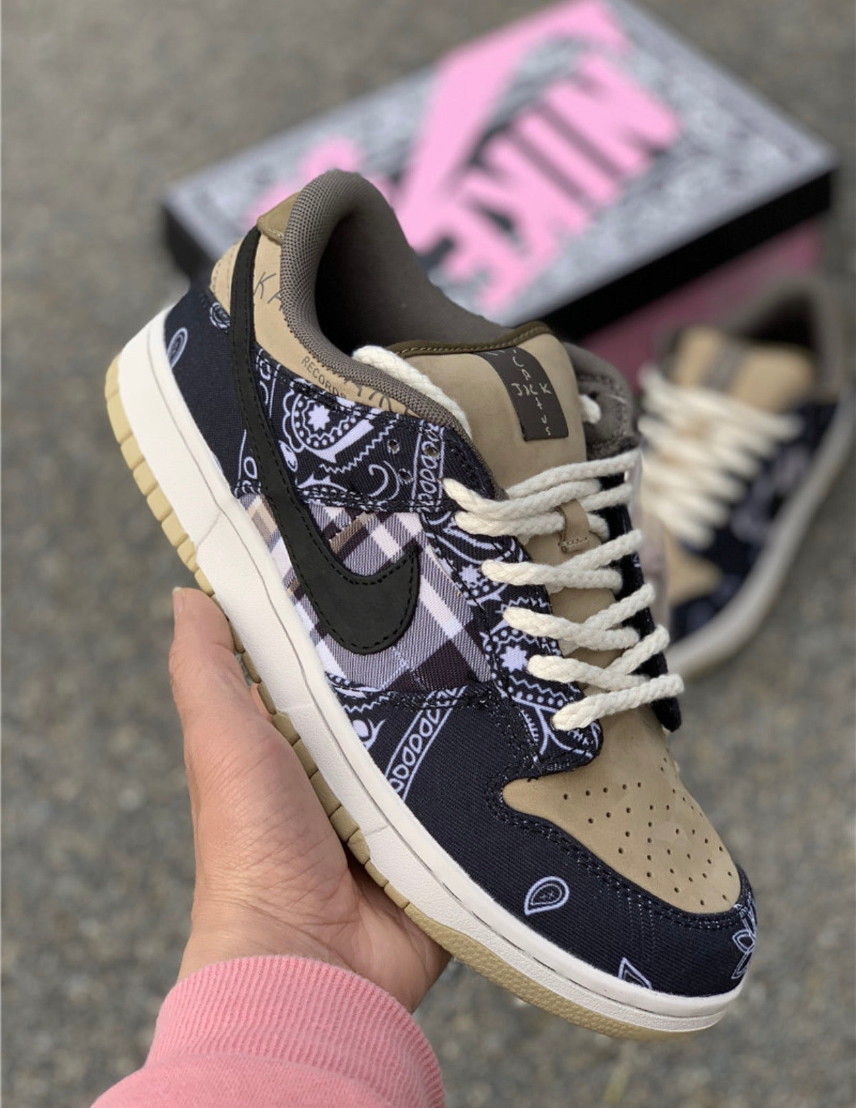 SB Dunk Low Travis Scott