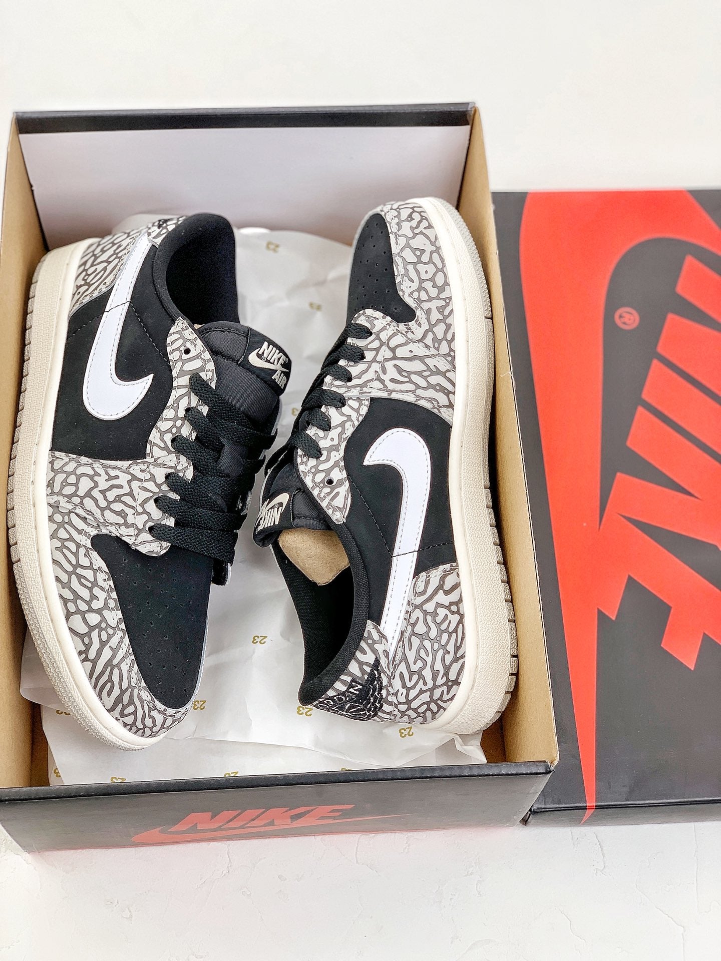 1 Retro Low OG 'Black Cement'