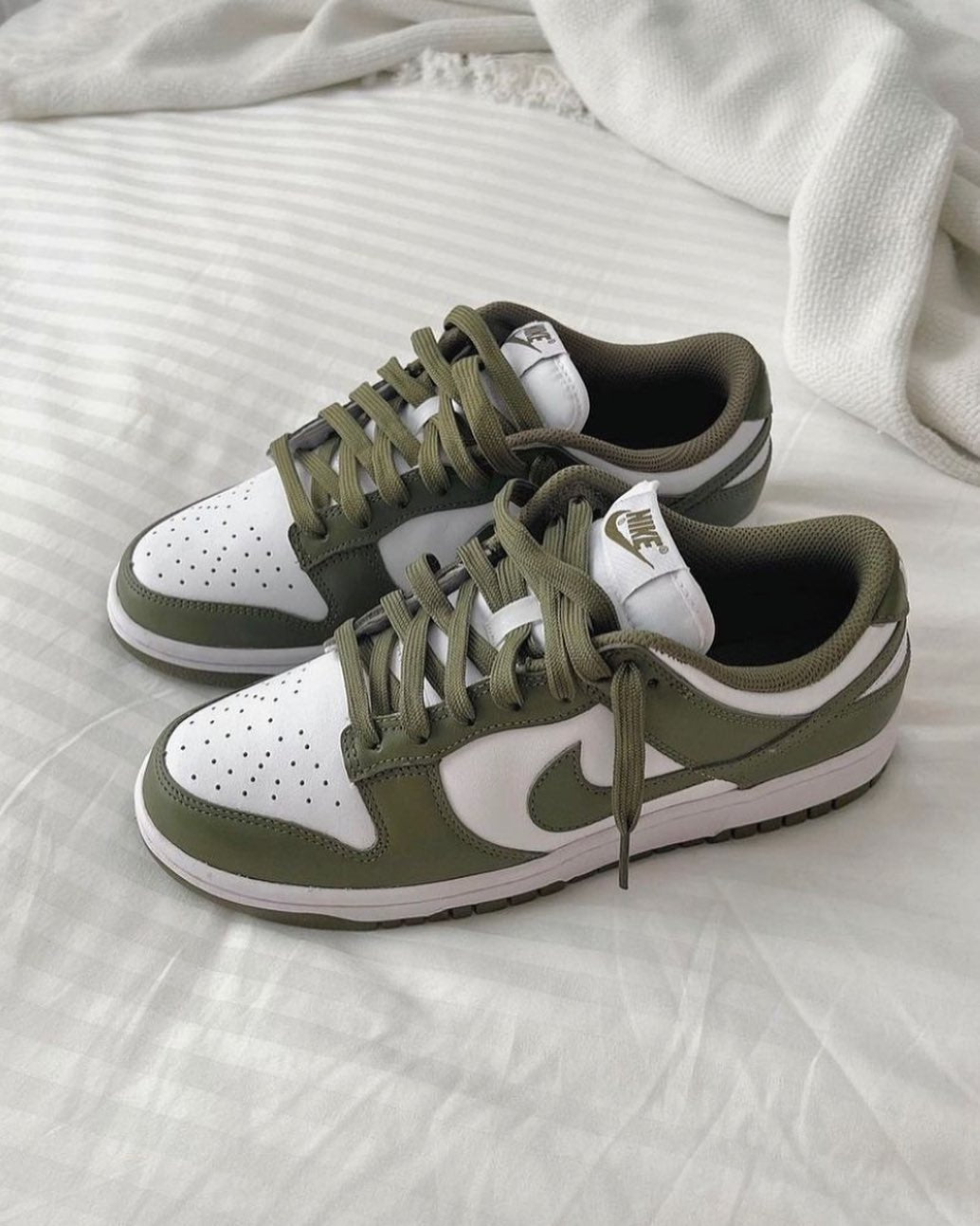 Dunk Low “Medium Olive”