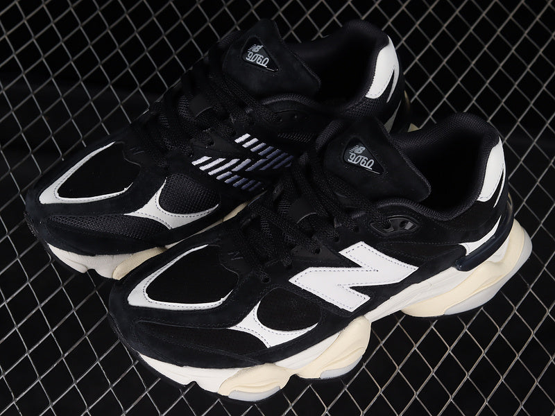9060 'Black White'